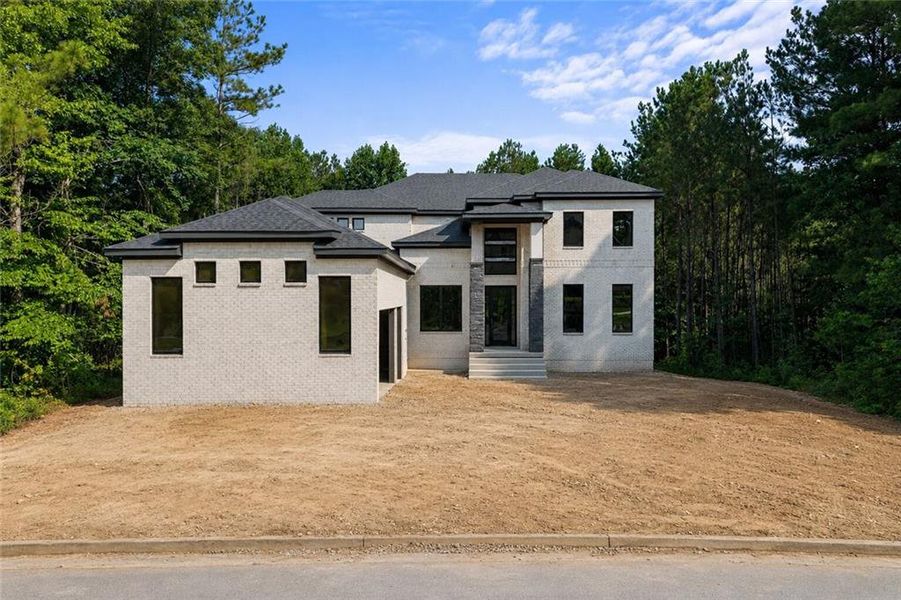 Exterior details and patio area of a home in , Fairburn (Image 13).