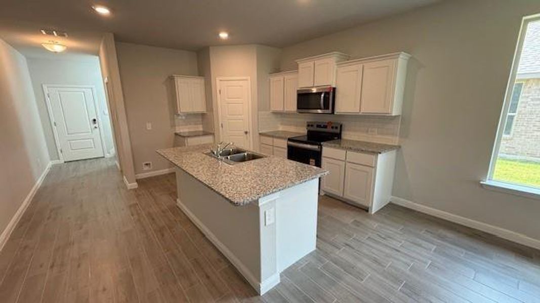 Furnished interior view inside a new home in Saratoga, Granbury (Image 6).