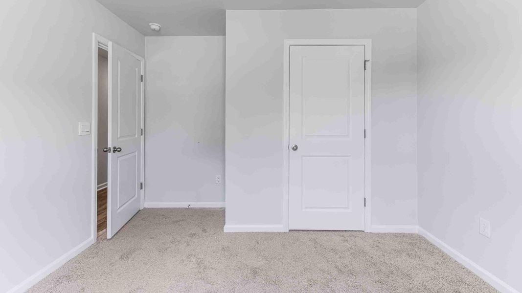 Spacious, unfurnished interior of a new home in Eagle Creek, Bolivia (Image 13).