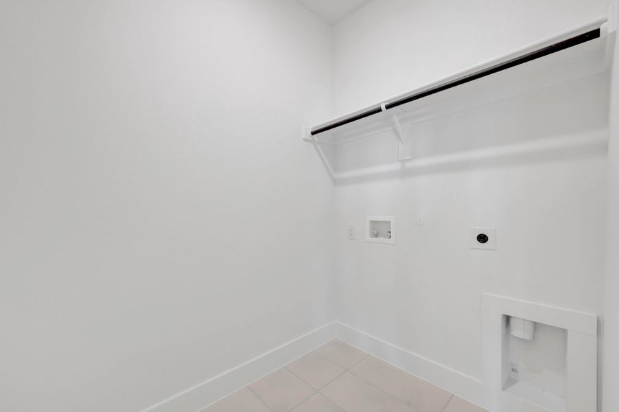 Spacious, unfurnished interior of a new home in The Meadows, Denton (Image 27).