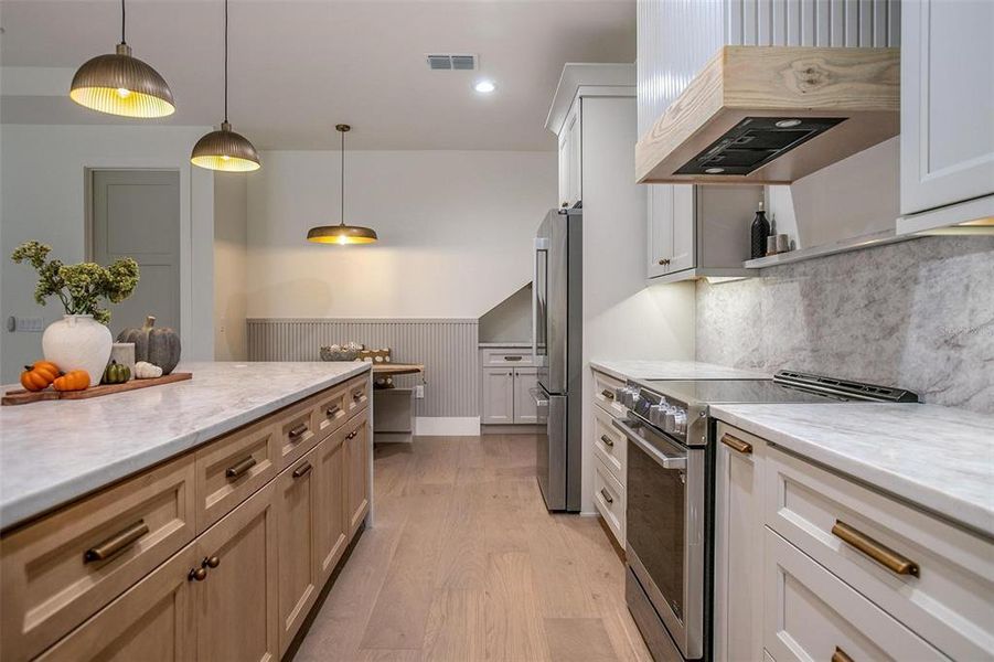 Furnished interior view inside a new home in , Deland (Image 11).