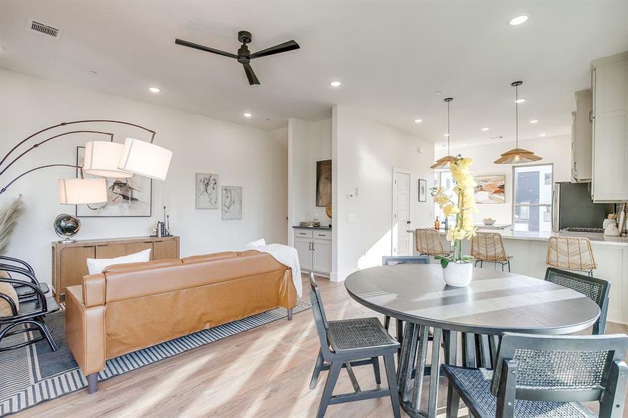 The perfect blend of elegance and everyday comfort. The perfect blend of elegance and everyday comfort.