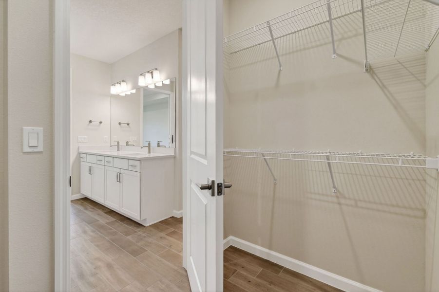 Spacious, unfurnished interior of a new home in Del Webb Tradition, Port St. Lucie (Image 58).