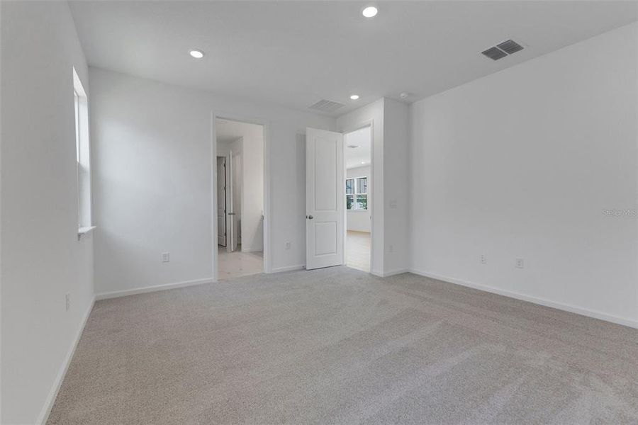 Spacious, unfurnished interior of a new home in Crossroads at Kelly Park, Apopka (Image 24).
