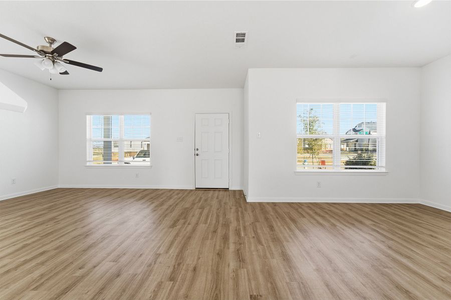 Spacious, unfurnished interior of a new home in La Terra, Celina (Image 16).
