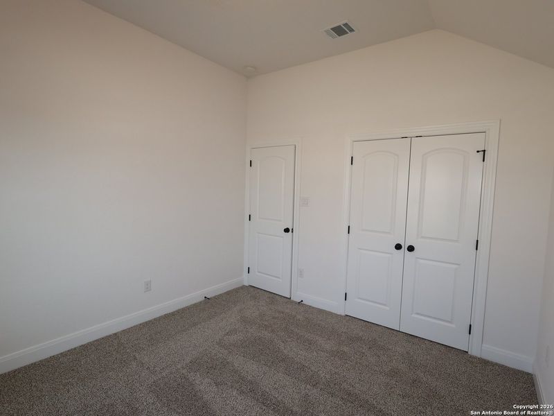 Spacious, unfurnished interior of a new home in Everly Estates, San Antonio (Image 10).
