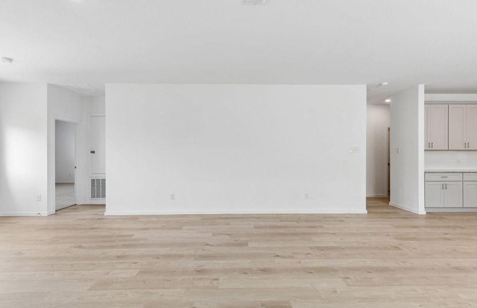 Spacious, unfurnished interior of a new home in Stokesbury, Waller (Image 16).