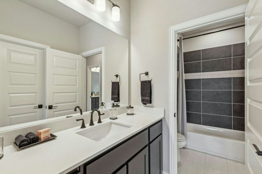 Representative furnished interior of a home built from the Reid by Kindred Homes in Oak Creek Ranch, Waxahachie (Image 34).
