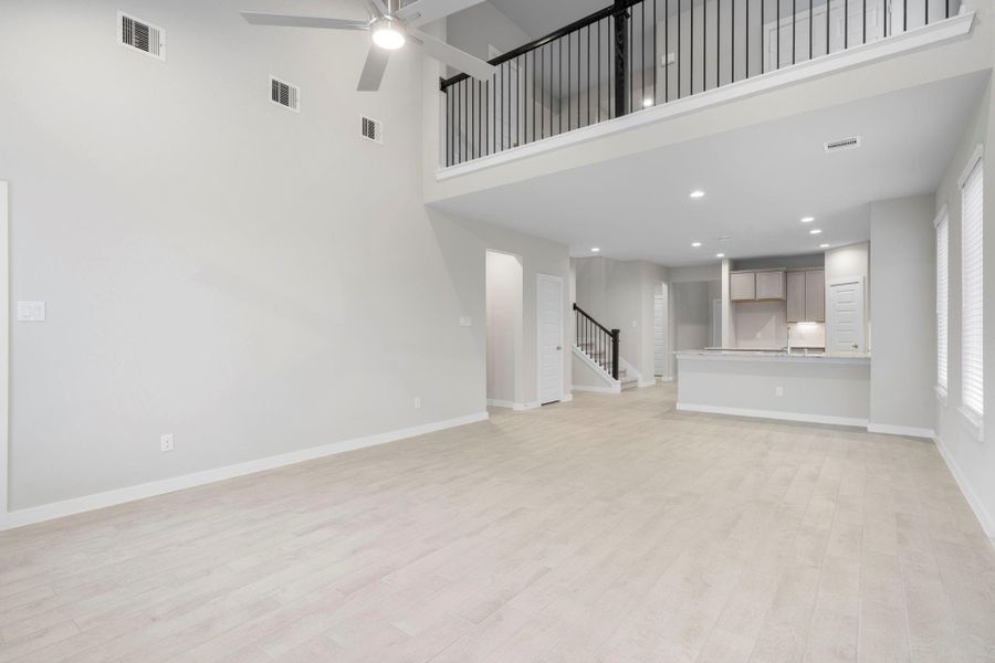 Spacious, unfurnished interior of a new home in Barton Creek Ranch, Conroe (Image 18).