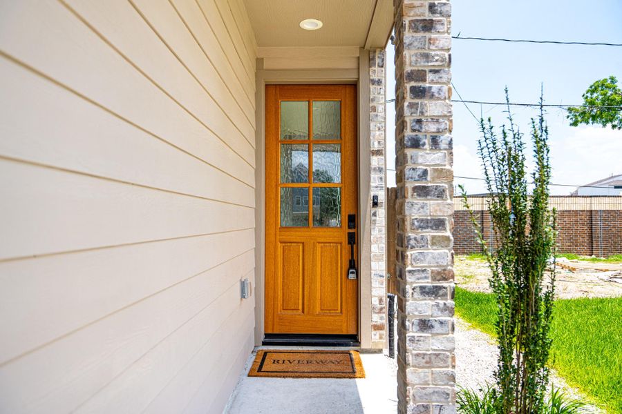 Exterior details and patio area of a home in Spring Valley Creek, Houston (Image 24).
