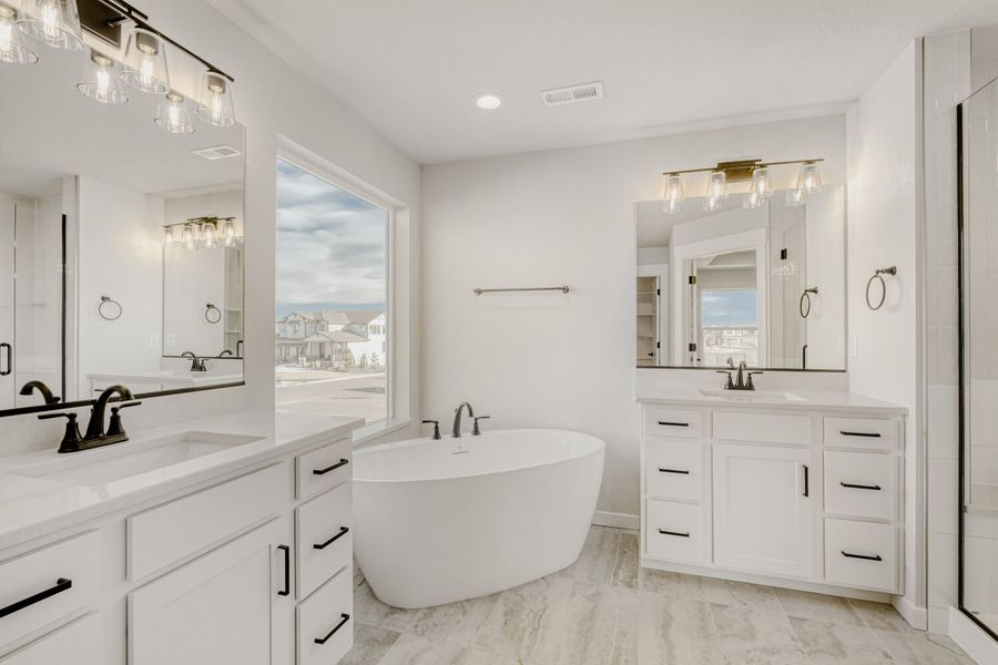 8022 Pennydale - Primary Bathroom