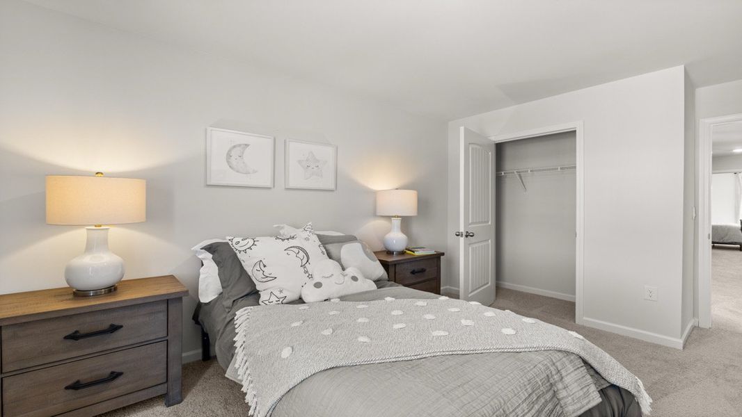 Representative furnished interior of a home built from the Elston by D.R. Horton in Rolling Meadows, Jasper (Image 36).