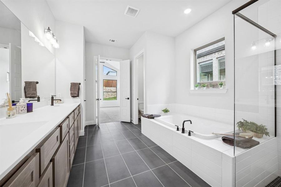 Furnished interior view inside a new home in Monterra - Classics, Fate (Image 15).