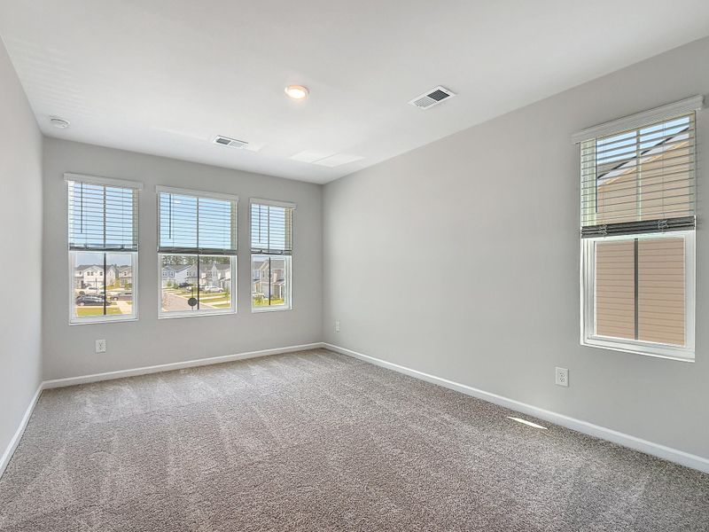 Spacious, unfurnished interior of a new home in , Summerville (Image 34).
