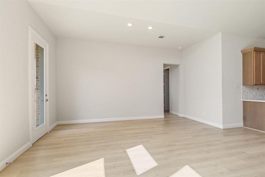 Spacious, unfurnished interior of a new home in Brookewater, Rosenberg (Image 25).