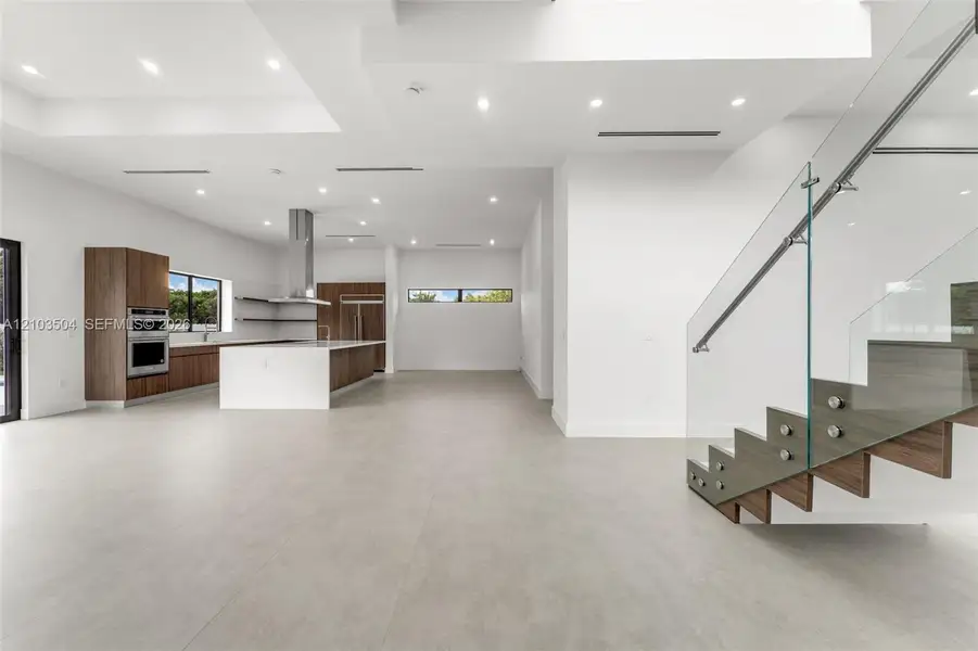 Spacious, unfurnished interior of a new home in , Miami (Image 23).