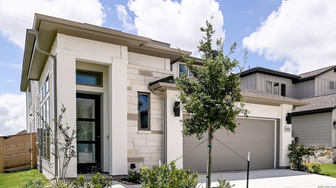 Exterior details and patio area of a home in Solms Landing, New Braunfels (Image 3).