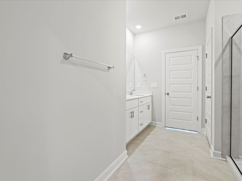 Spacious, unfurnished interior of a new home in Village at White Pine, Pendleton (Image 22).