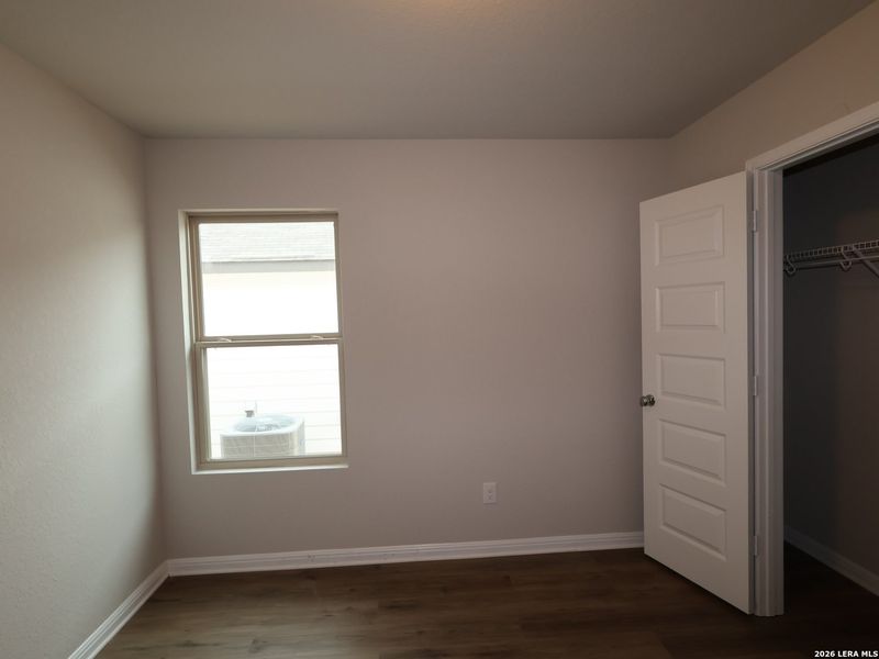 Spacious, unfurnished interior of a new home in Mesquite Ridge, San Antonio (Image 13).