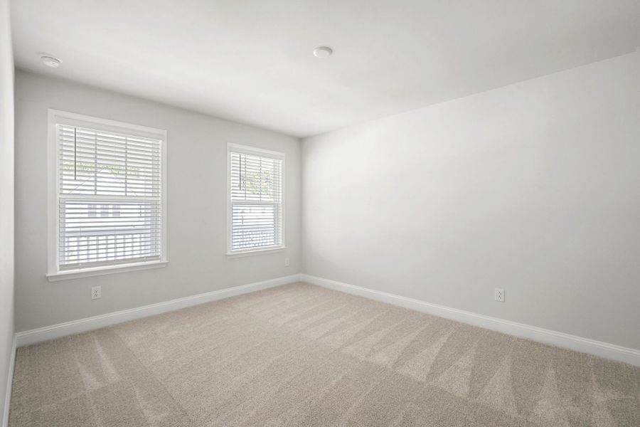 Spacious, unfurnished interior of a new home in Waterways, Richmond Hill (Image 22).