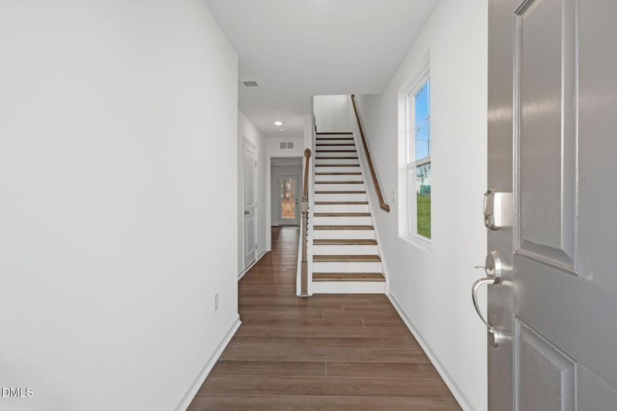 SUN_ElmGrove_Pic_Wyatt_QMI_31_Foyer_1of1
