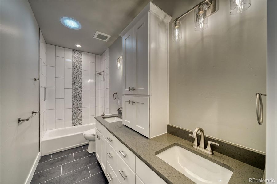 Dual vanity upstairs bedroom