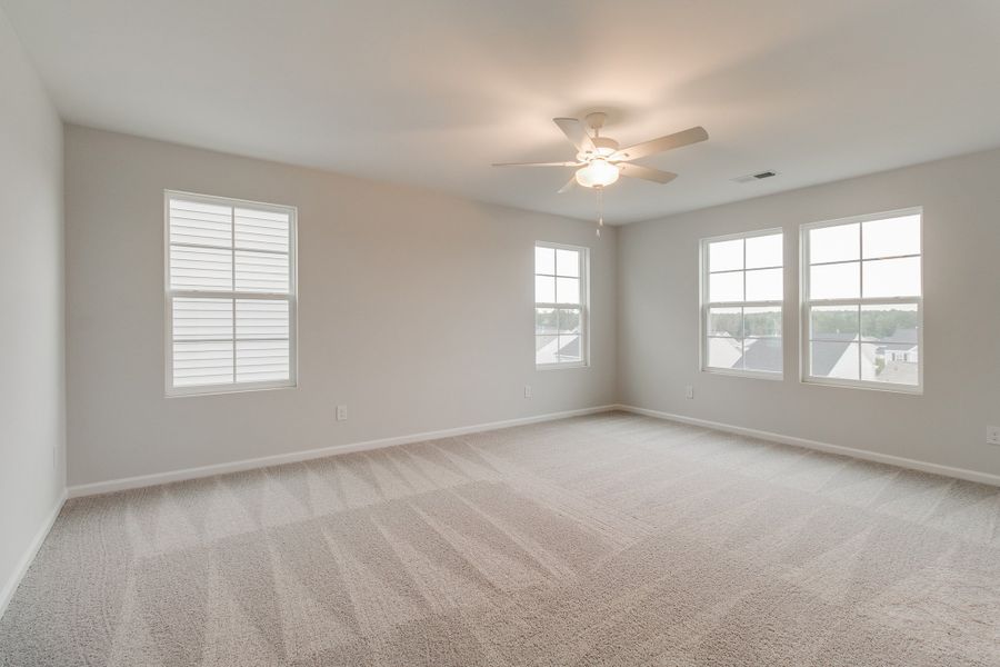 Spacious, unfurnished interior of a new home in Ellington, Elgin (Image 30).