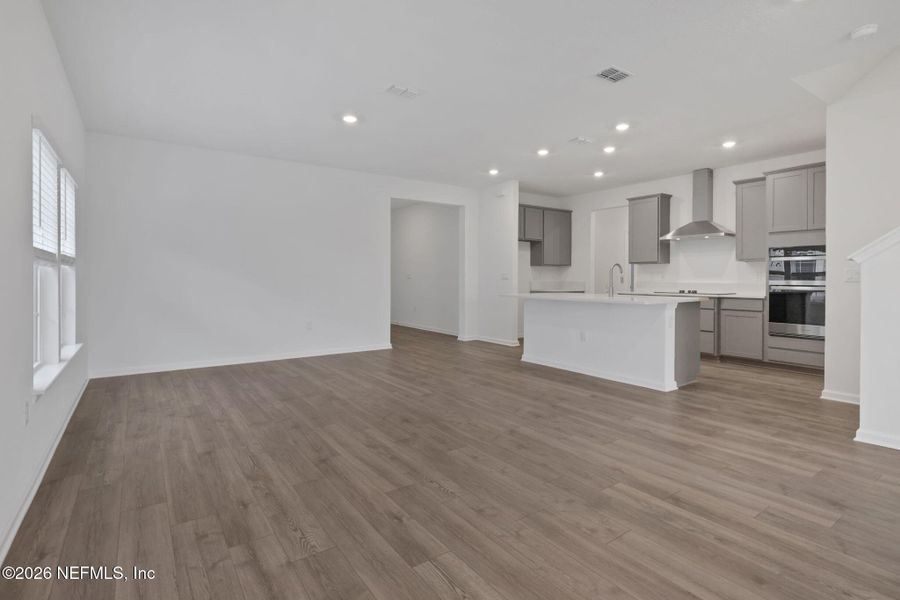 Spacious, unfurnished interior of a new home in Amberly, Green Cove Springs (Image 38).