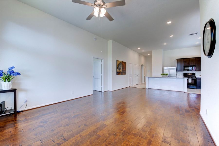 Spacious, unfurnished interior of a new home in Sunterra, Katy (Image 19).
