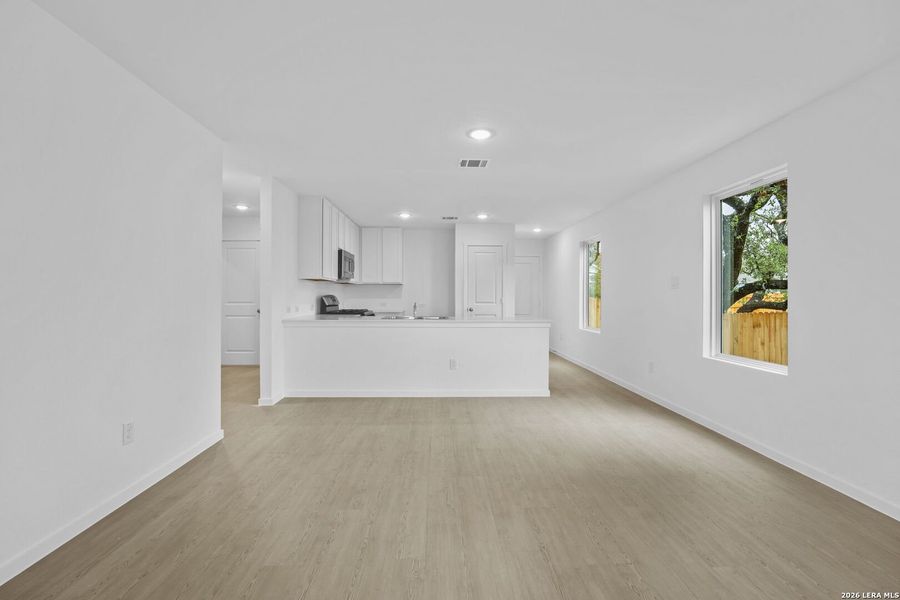 Spacious, unfurnished interior of a new home in Waterwheel, San Antonio (Image 12).