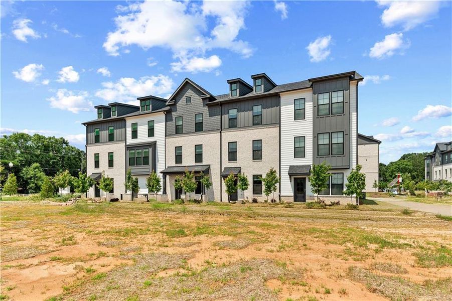 Image 33 of a home in Silverock.