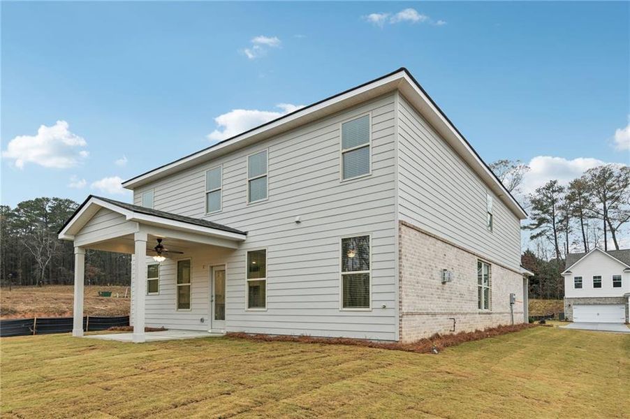 Exterior details and patio area of a home in Hamilton Lakes, Lawrenceville (Image 23).