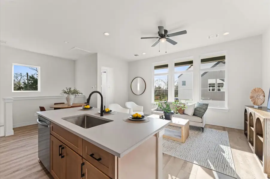 Representative furnished interior of a home built from the Plan 1458 by Faircroft Homes in Highland Gardens, Houston (Image 14).