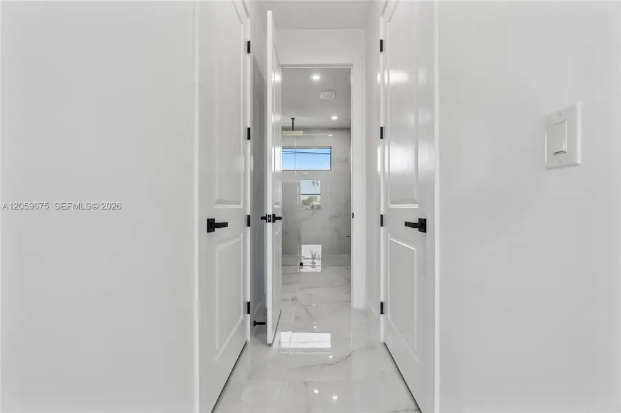 Spacious, unfurnished interior of a new home in , Cape Coral (Image 24).
