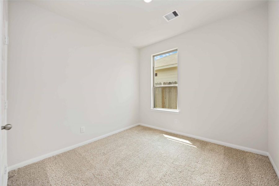 Spacious, unfurnished interior of a new home in Meadow Park, Conroe (Image 15).