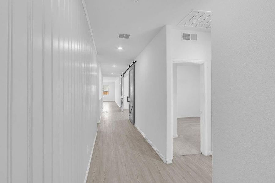 Spacious, unfurnished interior of a new home in Hurricane Creek, Anna (Image 31).