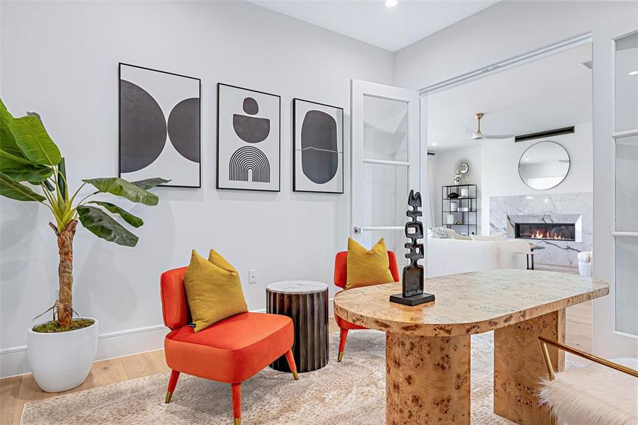 Third bedroom or study with a large closet for multiple uses
(Photo of model showroom) Third bedroom or study with a large closet for multiple uses
(Photo of model showroom)