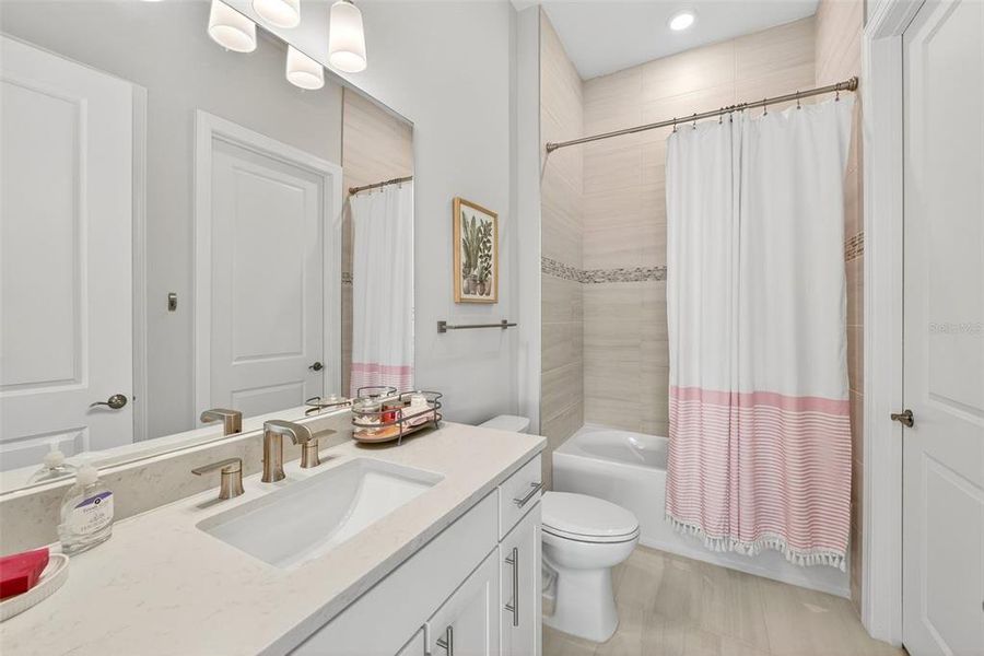 Furnished interior view inside a new home in , Venice (Image 11).