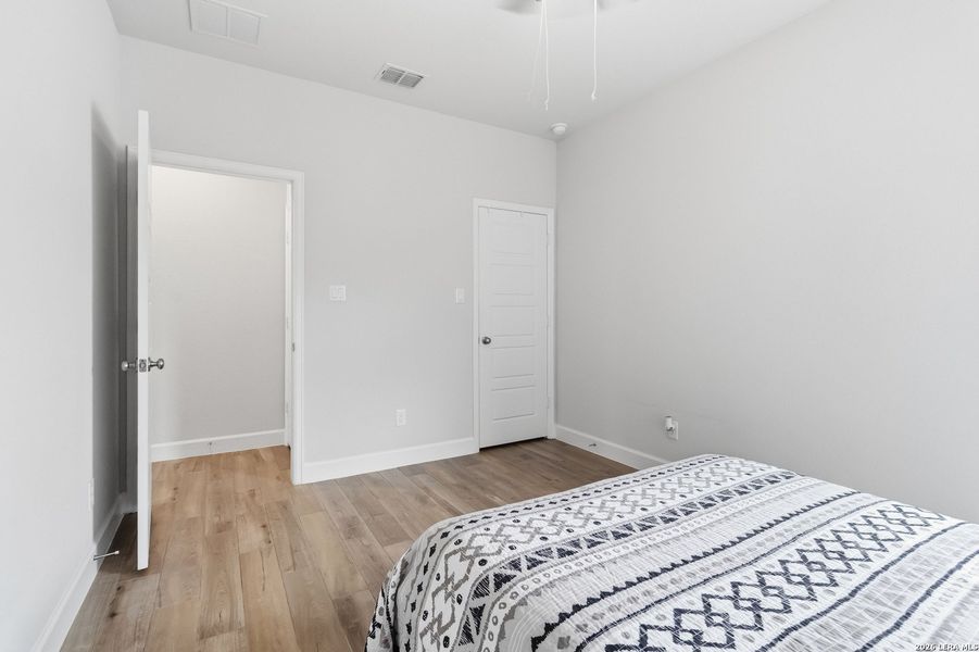 Spacious, unfurnished interior of a new home in Kinder Ranch, San Antonio (Image 15).