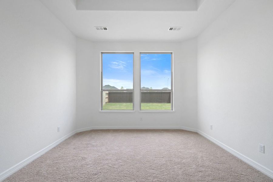 Spacious, unfurnished interior of a new home in Blue Heron Estates, Mont Belvieu (Image 13).