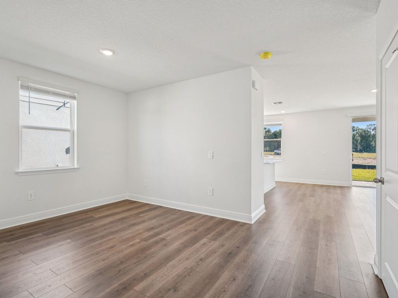 Spacious, unfurnished interior of a new home in The Reserve at Twin Lakes, St. Cloud (Image 8).