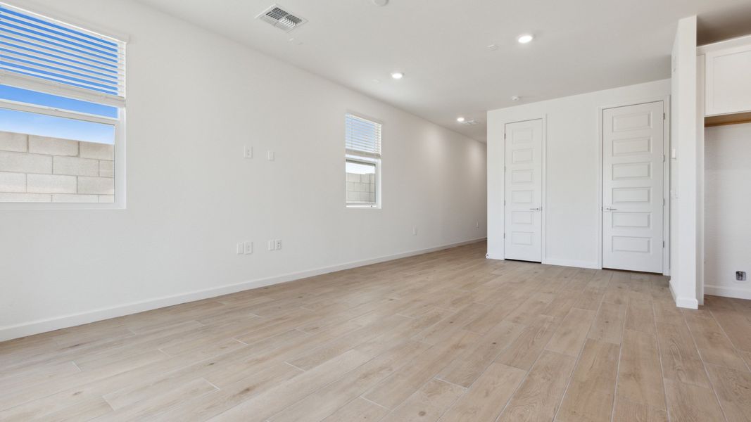 Spacious, unfurnished interior of a new home in Avance, Phoenix (Image 17).