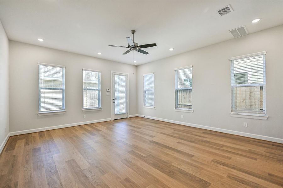 Spacious, unfurnished interior of a new home in Pearland Old Townsite, Pearland (Image 34).