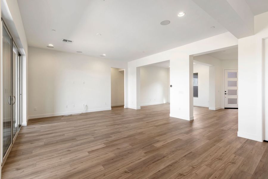 Spacious, unfurnished interior of a new home in Vistoso Canyon Estates, Oro Valley (Image 14).