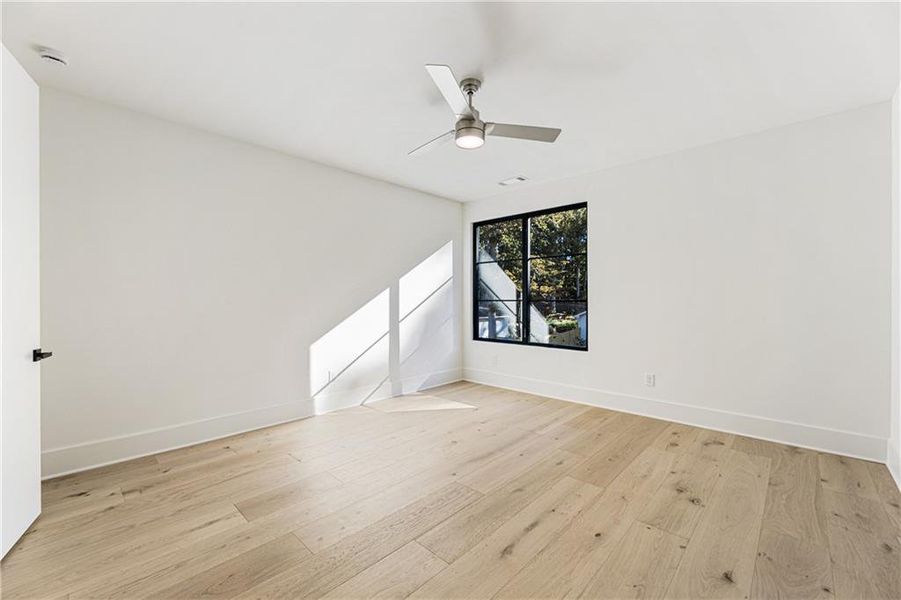 Spacious, unfurnished interior of a new home in , Alpharetta (Image 30).