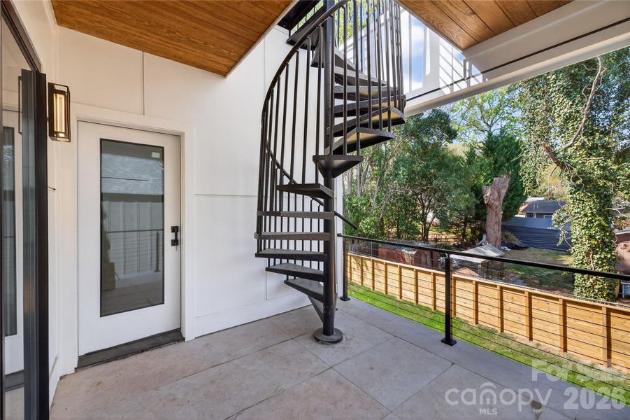 Exterior details and patio area of a home in , Charlotte (Image 4).
