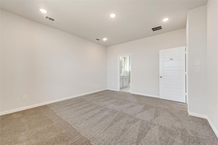 Spacious, unfurnished interior of a new home in Sutton Fields, Celina (Image 26).