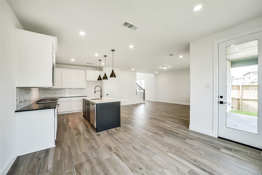 Furnished interior view inside a new home in Sienna 40', Missouri City (Image 16). Furnished interior view inside a new home in Sienna 40', Missouri City (Image 16).