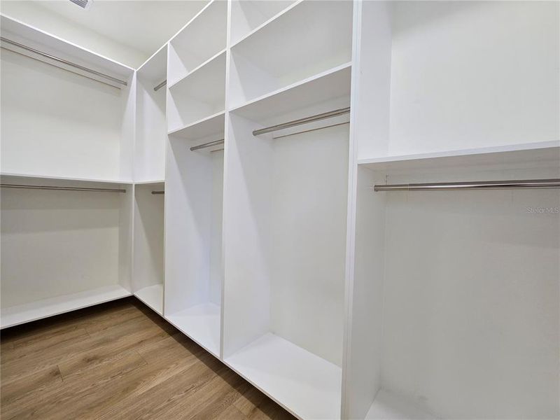 Spacious, unfurnished interior of a new home in , Tampa (Image 20).