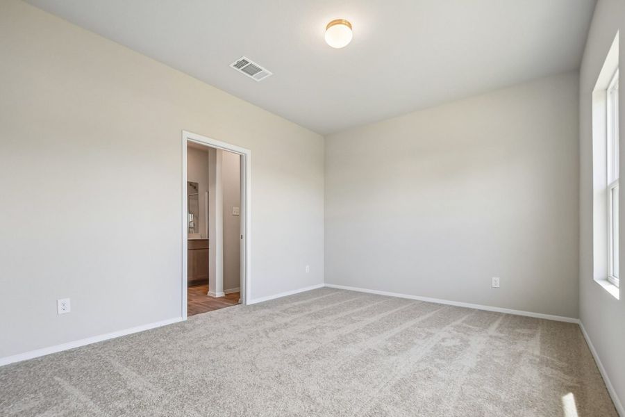 Spacious, unfurnished interior of a new home in Hymeadow, San Marcos (Image 18).